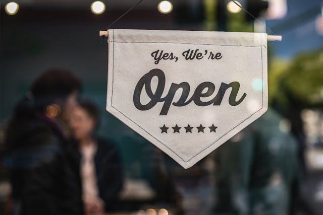 How Signage Shapes a Memorable Brand Experience